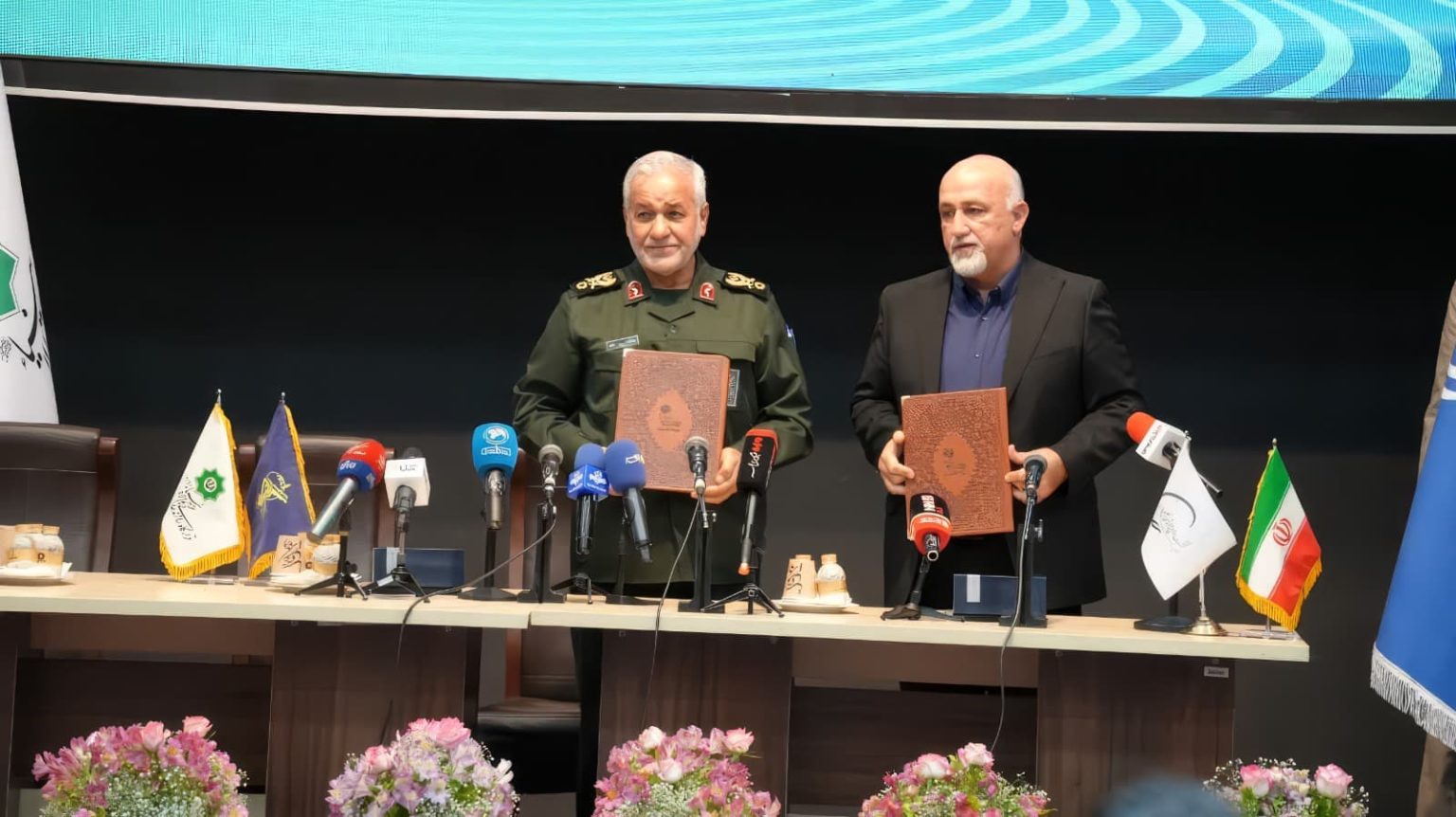 امضای قرارداد ۱۴۸ میلیون دلاری پالایش گاز هویزه خلیج‌فارس و قرارگاه خاتم‌الانبیا برای جمع‌آوری گازهای مشعل دارخوین و غرب کارون