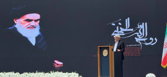 عارف:برای انجام وظیفه بهتر باید از گذشته درس بگیریم/ضرورت توجه بیشتر به ابعاد شخصیتی امام