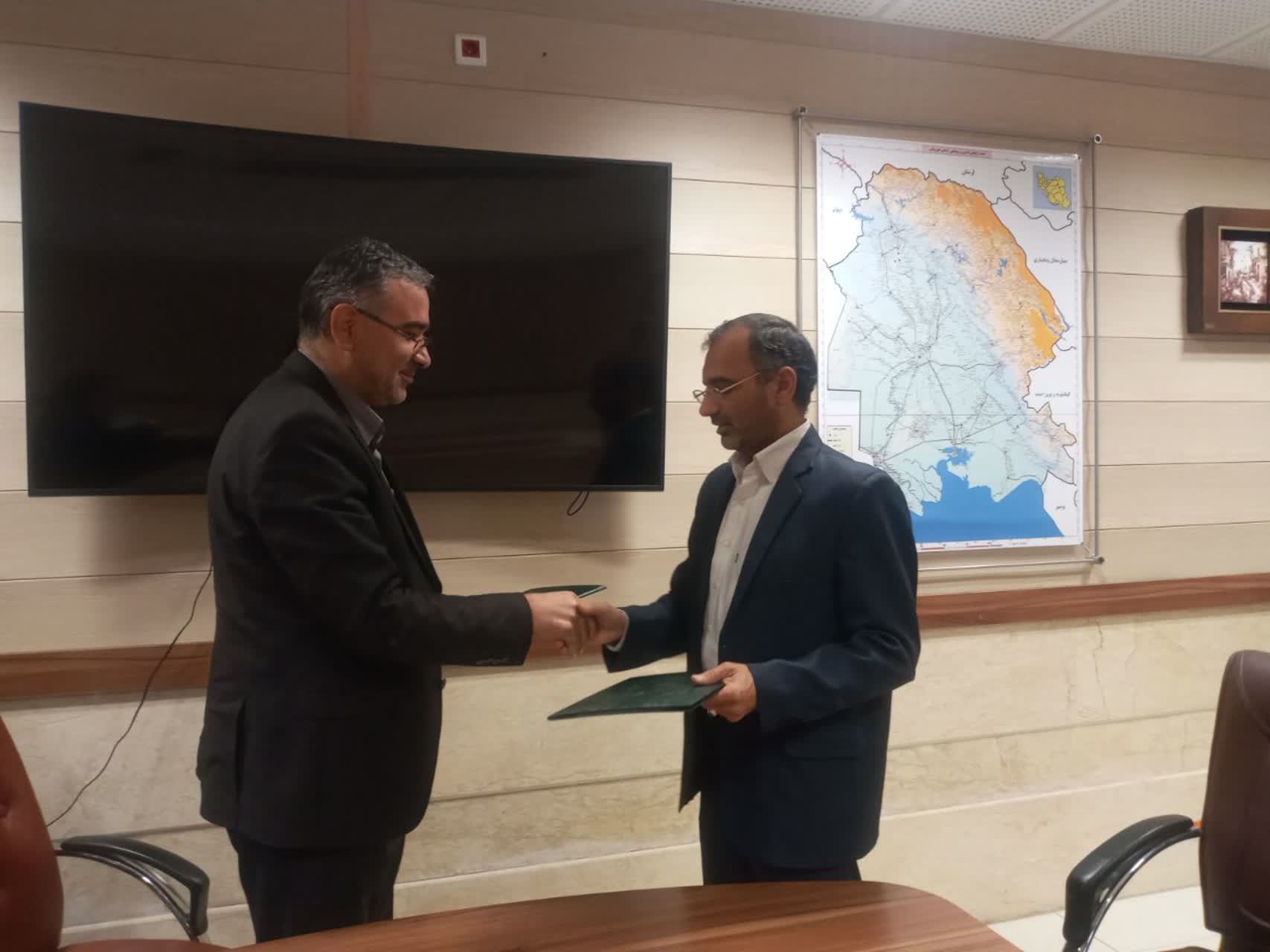 بنیاد مستضعفان و راه و شهرسازی خوزستان تفاهم‌نامه امضا کردند
