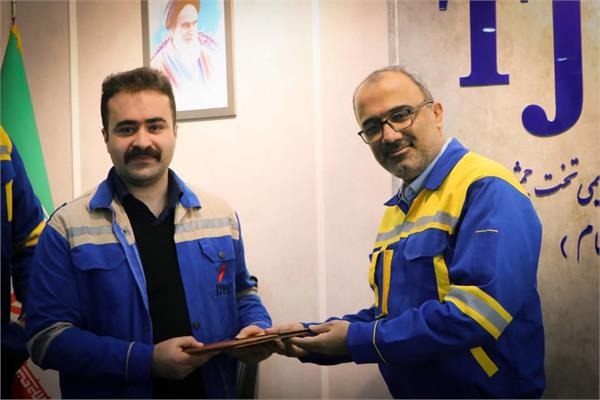 مراسم تقدیر از همکار نمونه سال ۱۴۰۳ با حضور مدیرعامل محترم و مدیران ارشد سازمان