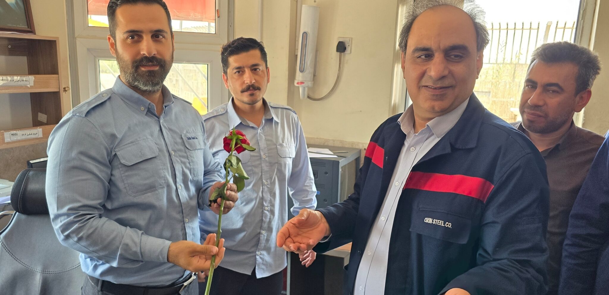 به مناسبت روز حراست و روز فناوری اطلاعات : تقدیر مدیرعامل شرکت فولاد اکسین خوزستان از کارکنان واحدهای حراست و فناوری اطلاعات و ارتباطات